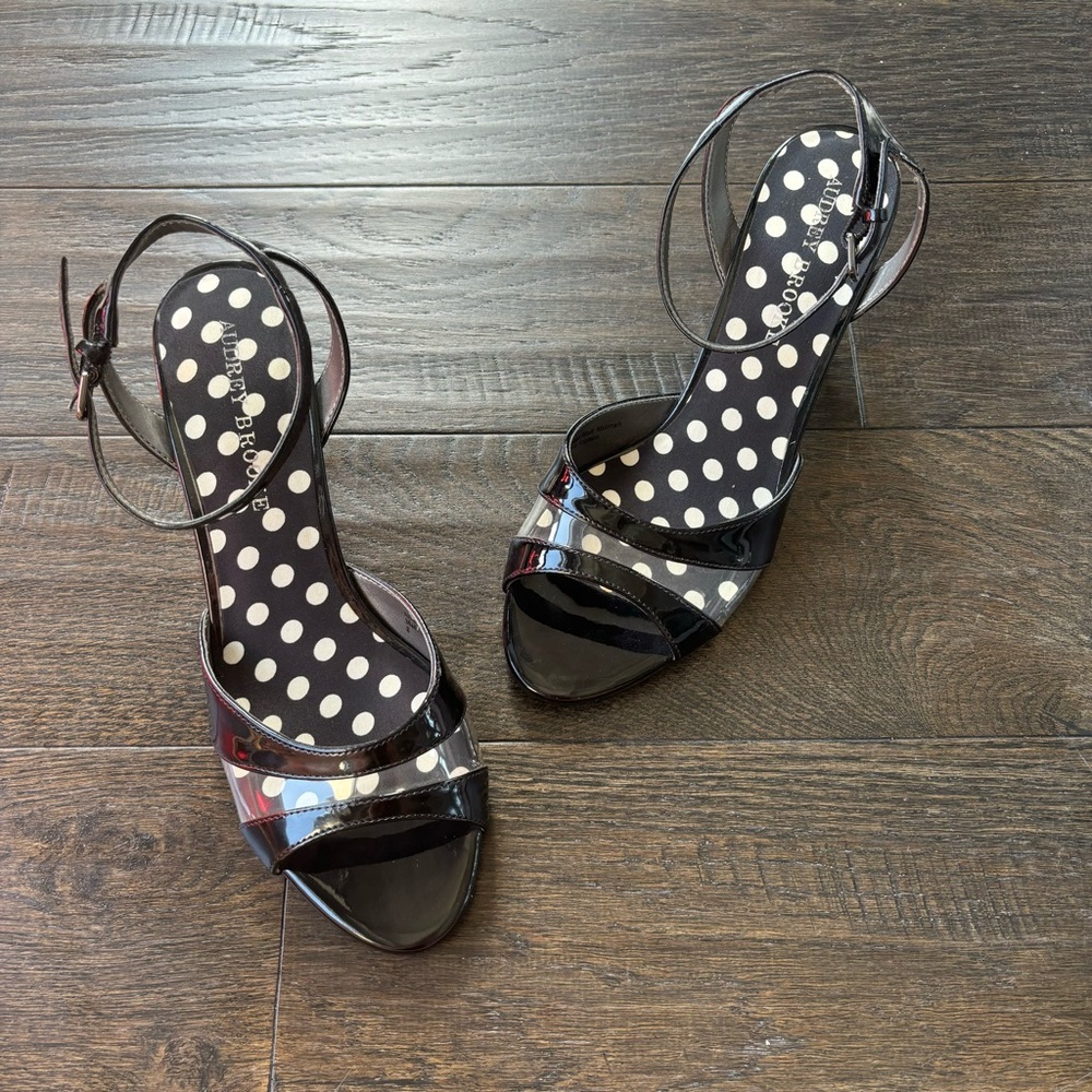 Audrey Brooke Size 8 Black 2.5 Inch Heels